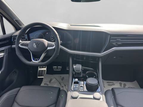 2025 Volkswagen Touareg — sličica 11