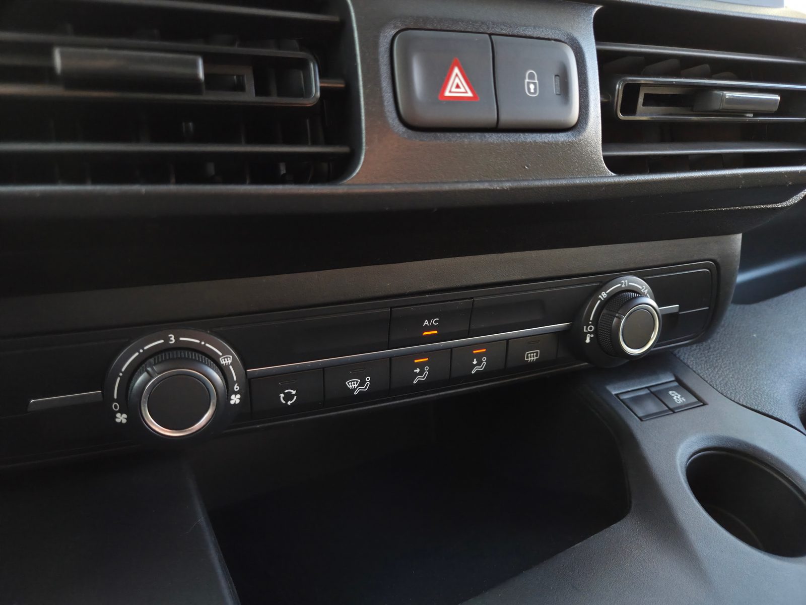 2020 Opel Combo — fotografija 10