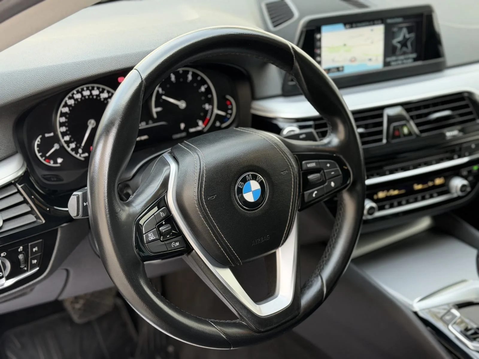 2017 BMW Serija 5 — fotografija 17