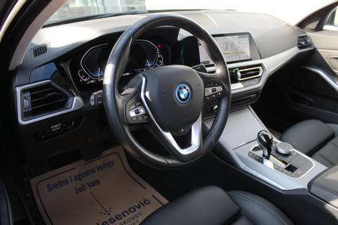 2022 BMW Serija 3 — sličica 7