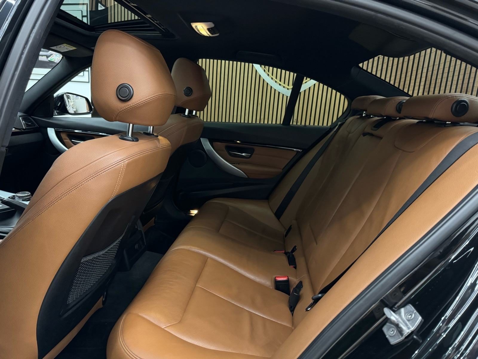 2016 BMW Serija 3 — fotografija 16