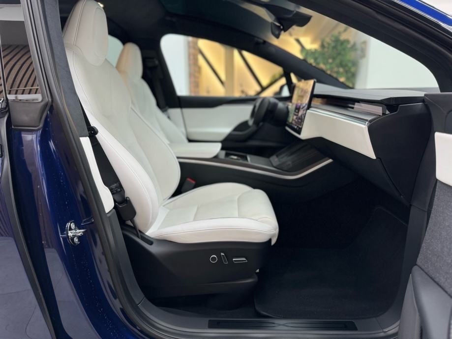 2022 Tesla Model X — fotografija 18