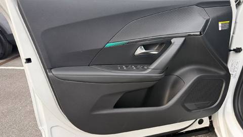 2022 Peugeot 2008 — sličica 15