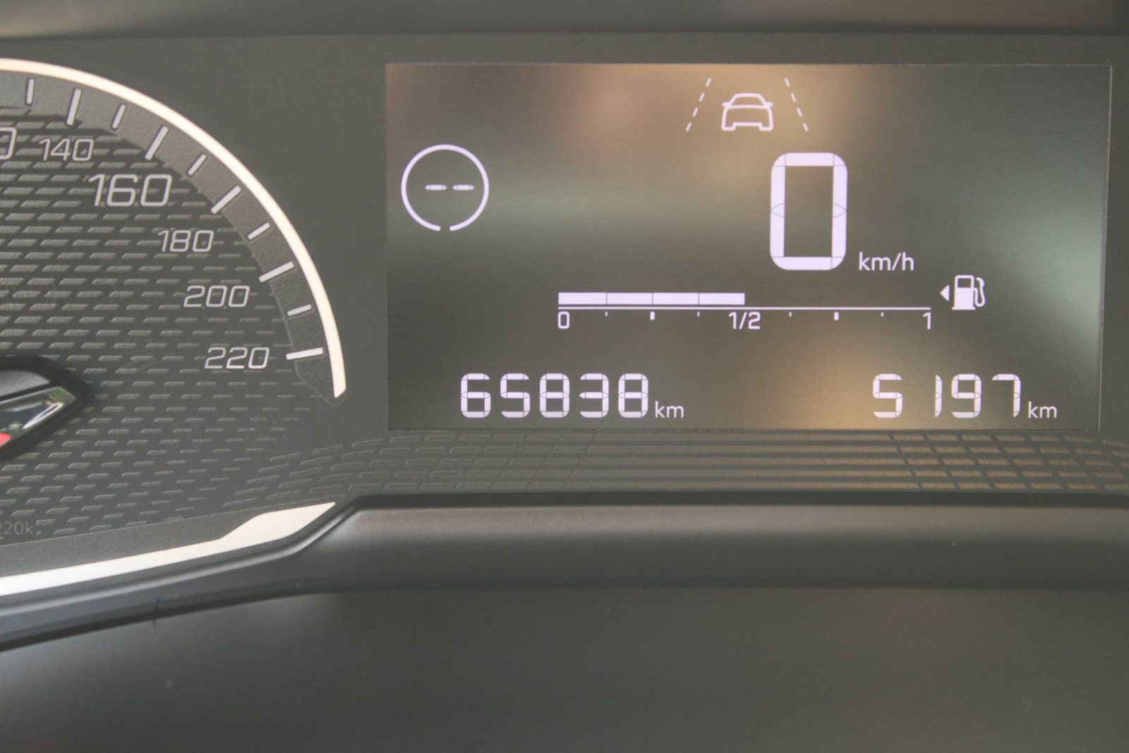 2023 Peugeot 208 — fotografija 18