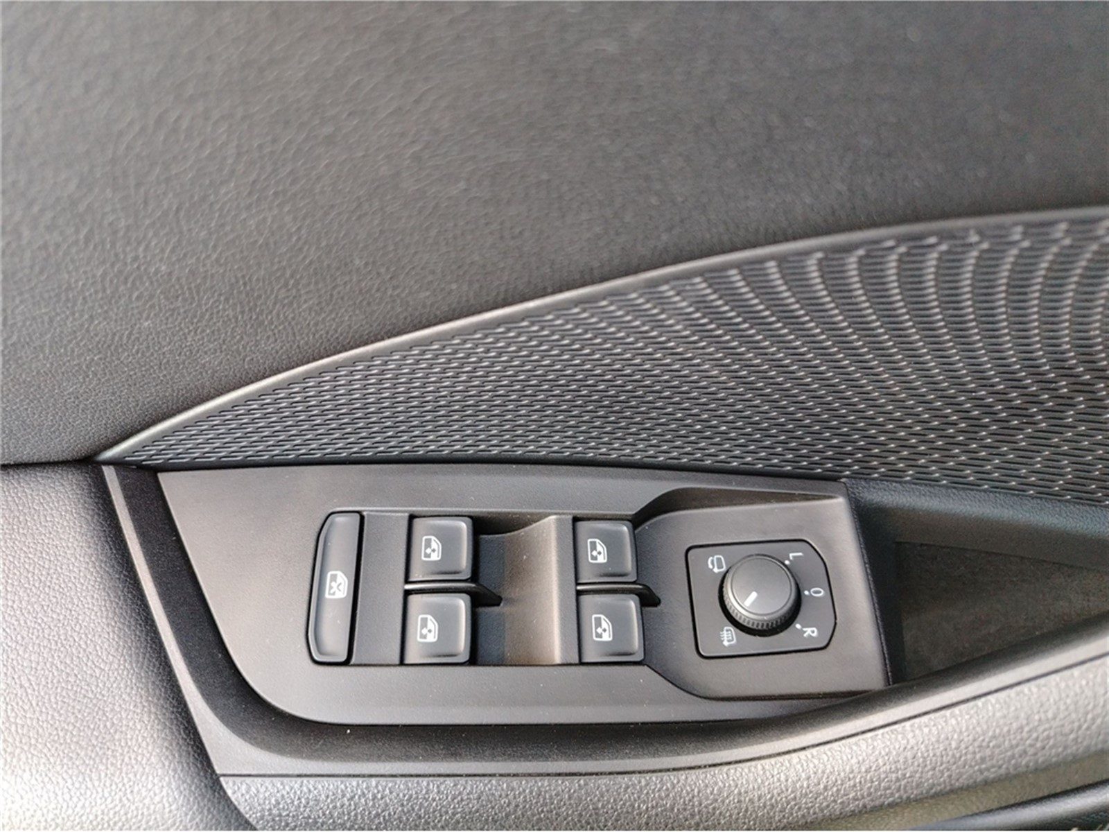 2021 Škoda Octavia Combi — fotografija 20