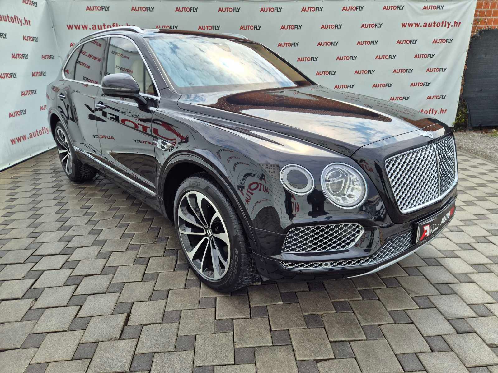 2016 Bentley Bentayga — fotografija 10