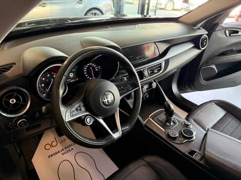 2017 Alfa Romeo Stelvio — sličica 15