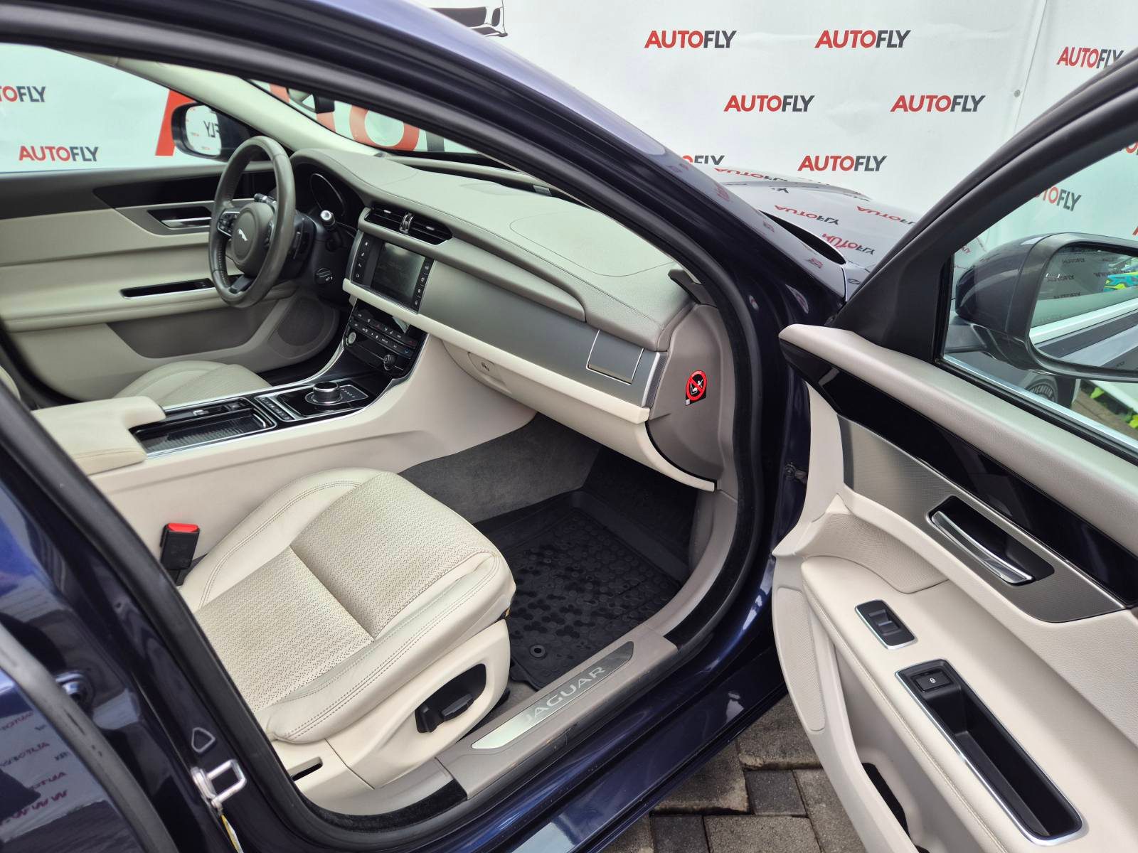 2016 Jaguar XF — fotografija 13