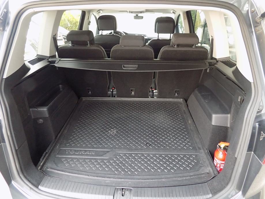 2016 Volkswagen Touran — fotografija 16