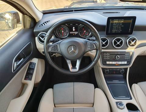 2017 Mercedes-Benz GLA — sličica 11