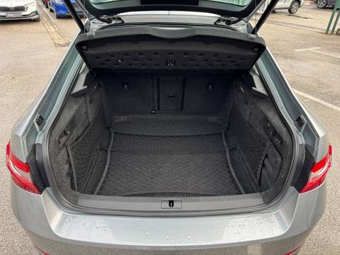2020 Škoda Superb — sličica 16