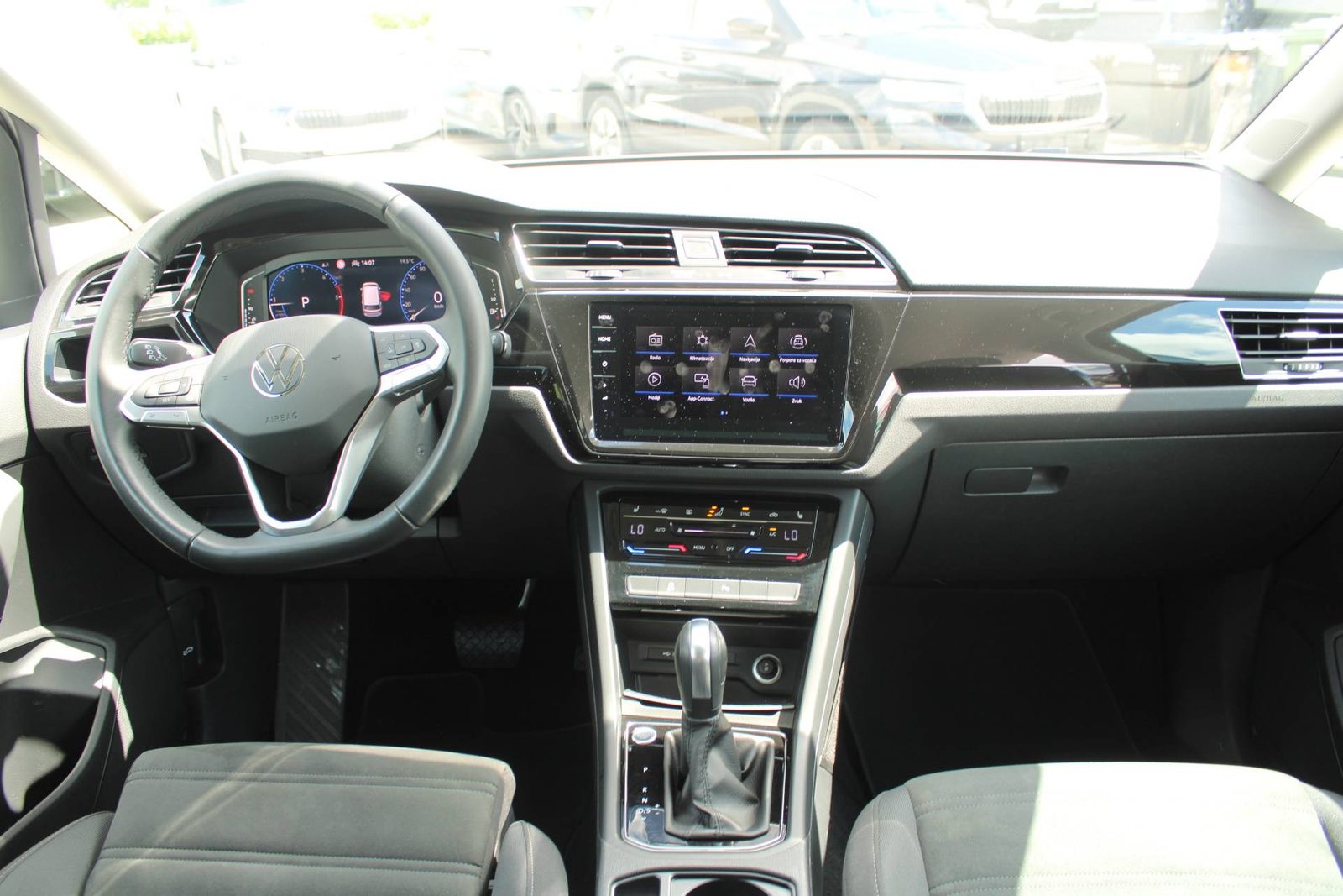 2023 Volkswagen Touran — fotografija 12