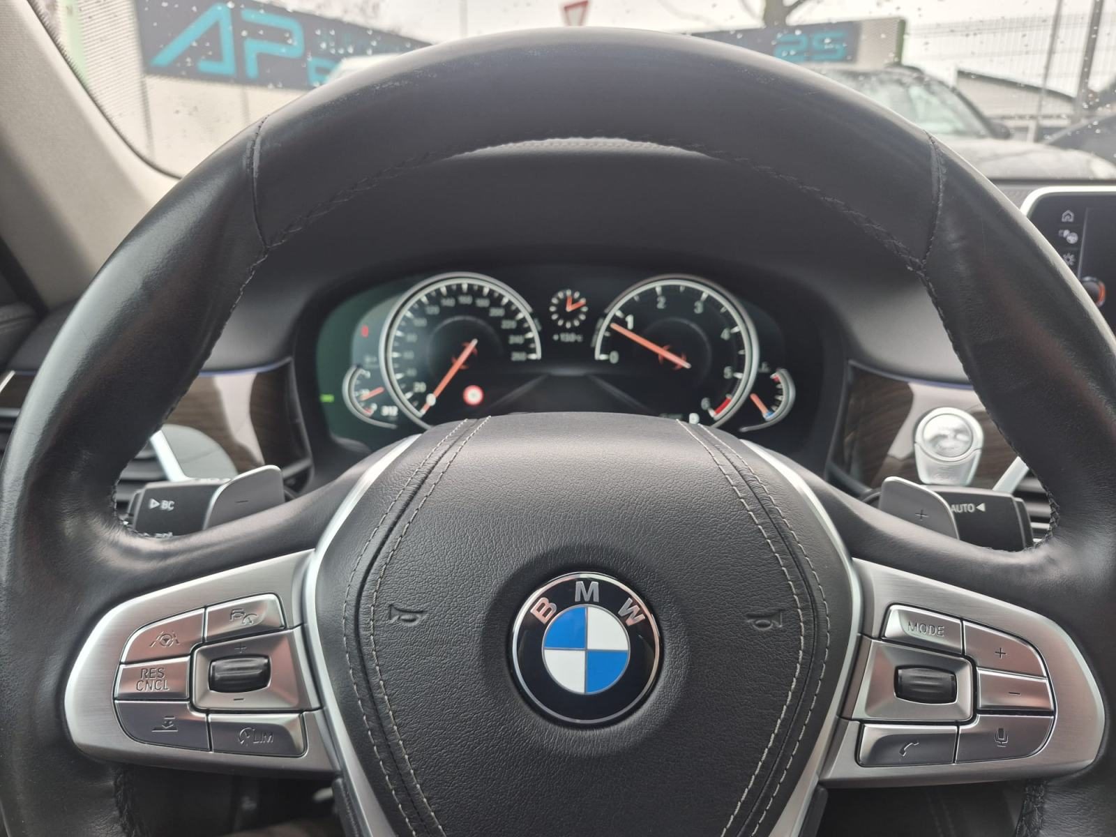 2016 BMW Serija 7 — fotografija 14