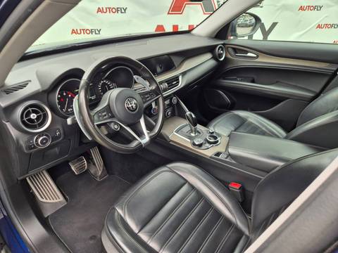 2017 Alfa Romeo Stelvio — sličica 16