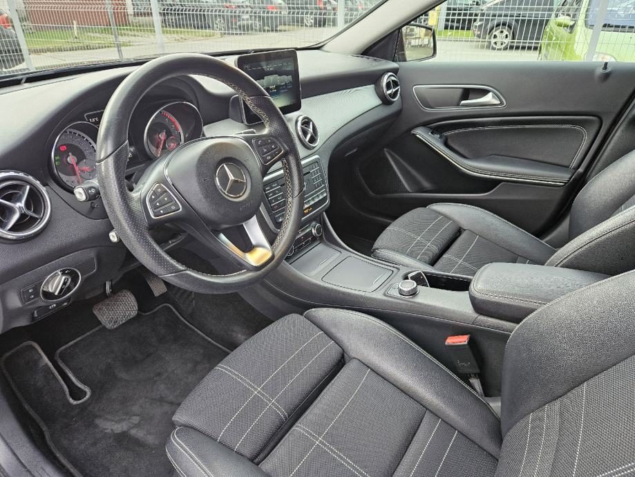 2016 Mercedes-Benz GLA — fotografija 10