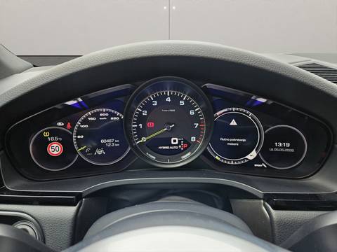 2020 Porsche Cayenne — sličica 15