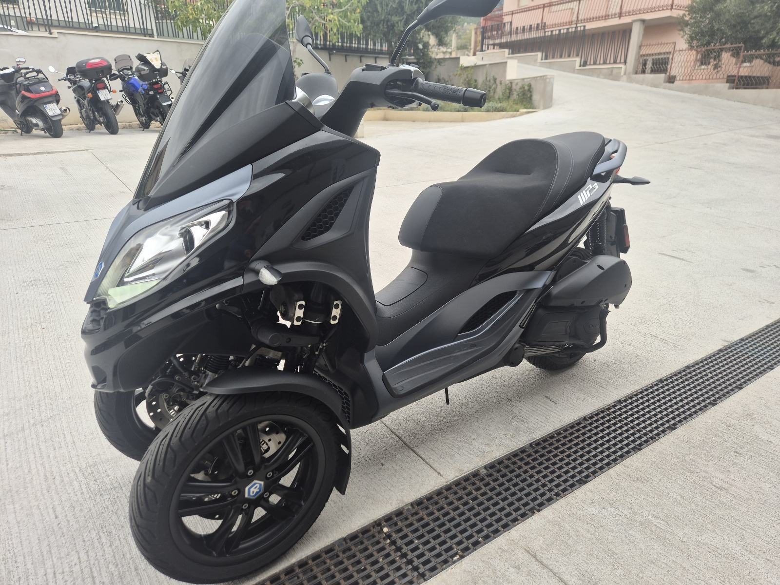 2023 Piaggio MP3 300 — fotografija 13