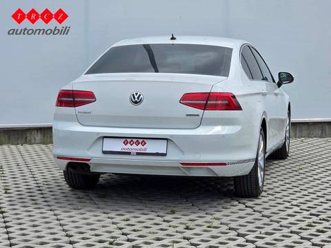 2019 Volkswagen Passat — sličica 3