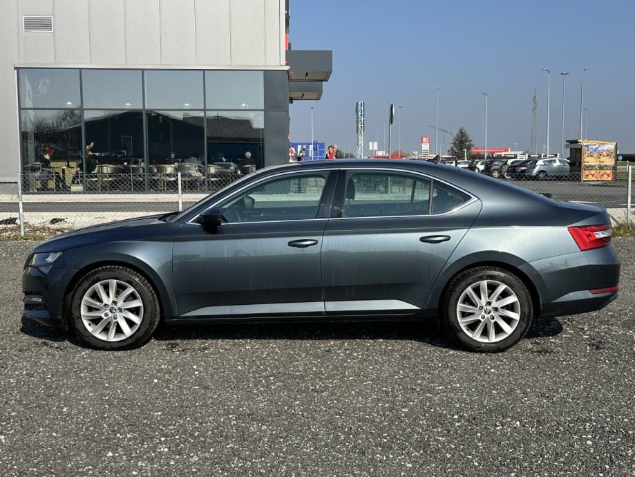 2021 Škoda Superb — fotografija 4