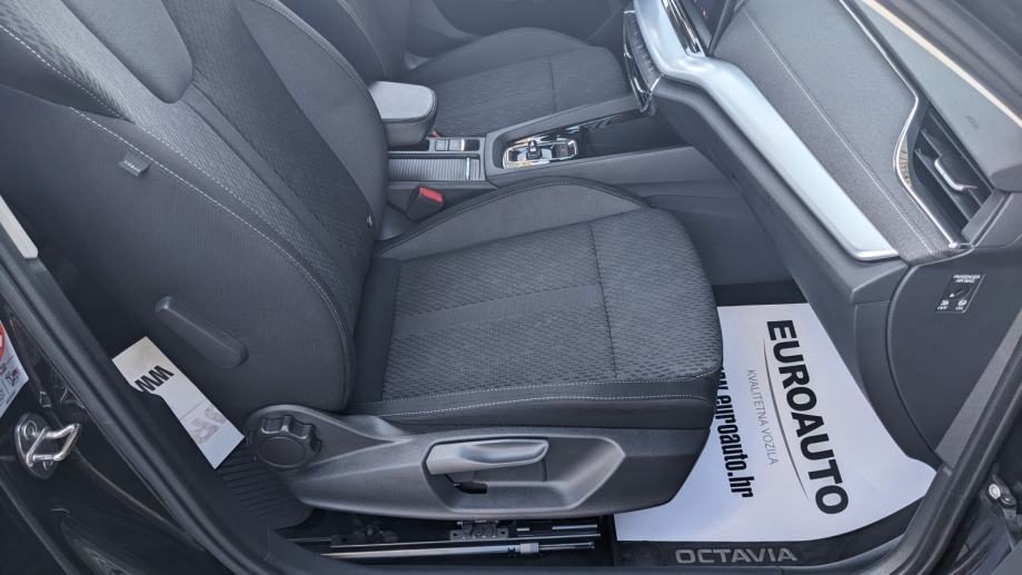 2022 Škoda Octavia — fotografija 27