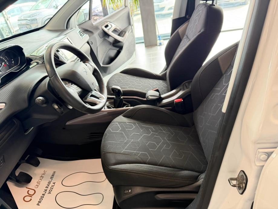 2016 Peugeot 2008 — fotografija 14