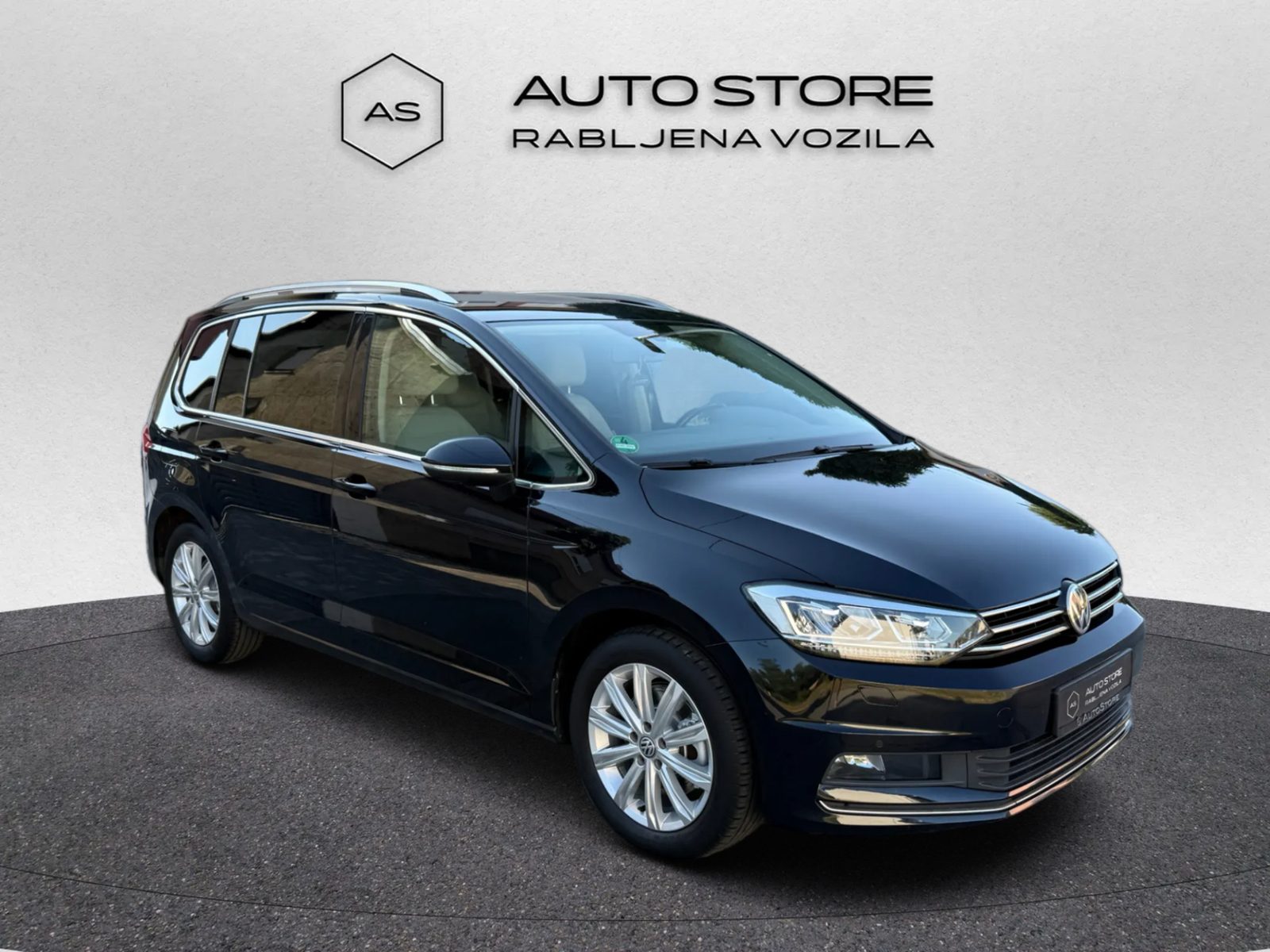2018 Volkswagen Touran Highline — fotografija 13