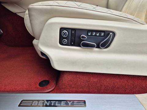 2016 Bentley Bentayga — sličica 20