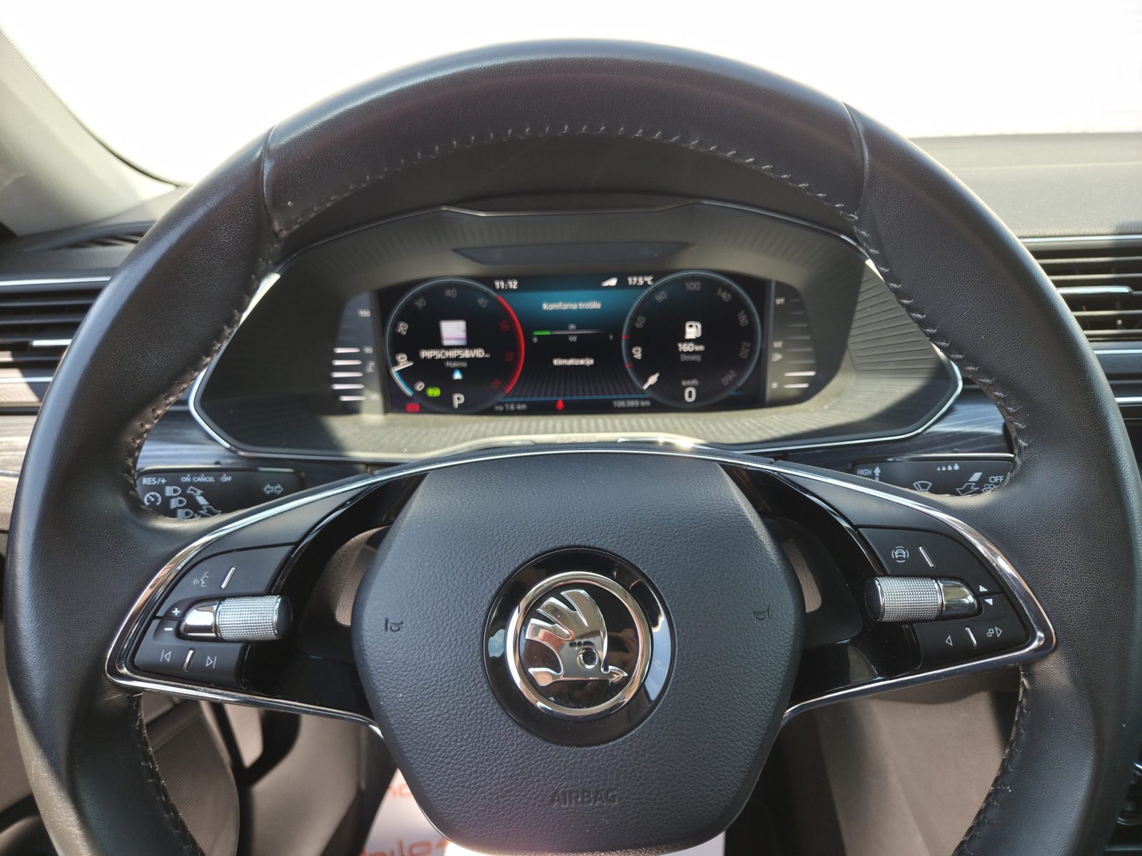 2023 Škoda Superb — fotografija 12