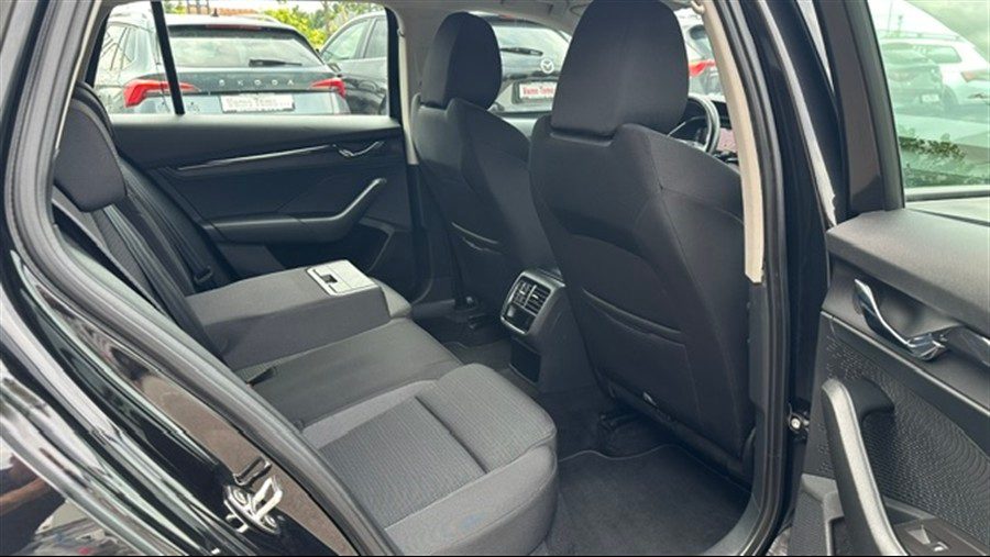 2022 Škoda Octavia — fotografija 20