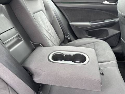 2023 Volkswagen Golf — sličica 20