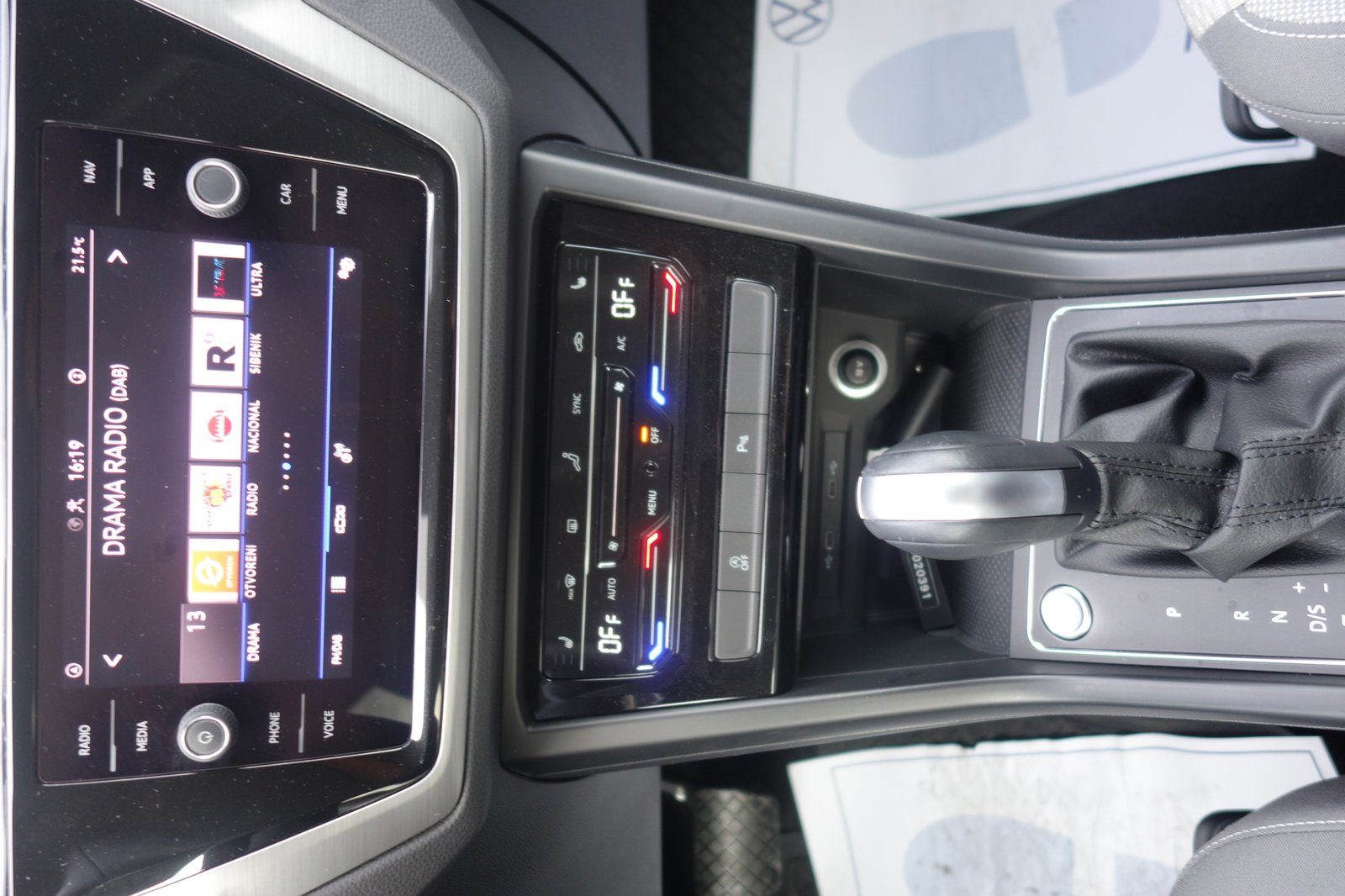 2024 Volkswagen Touran R-Line — fotografija 15