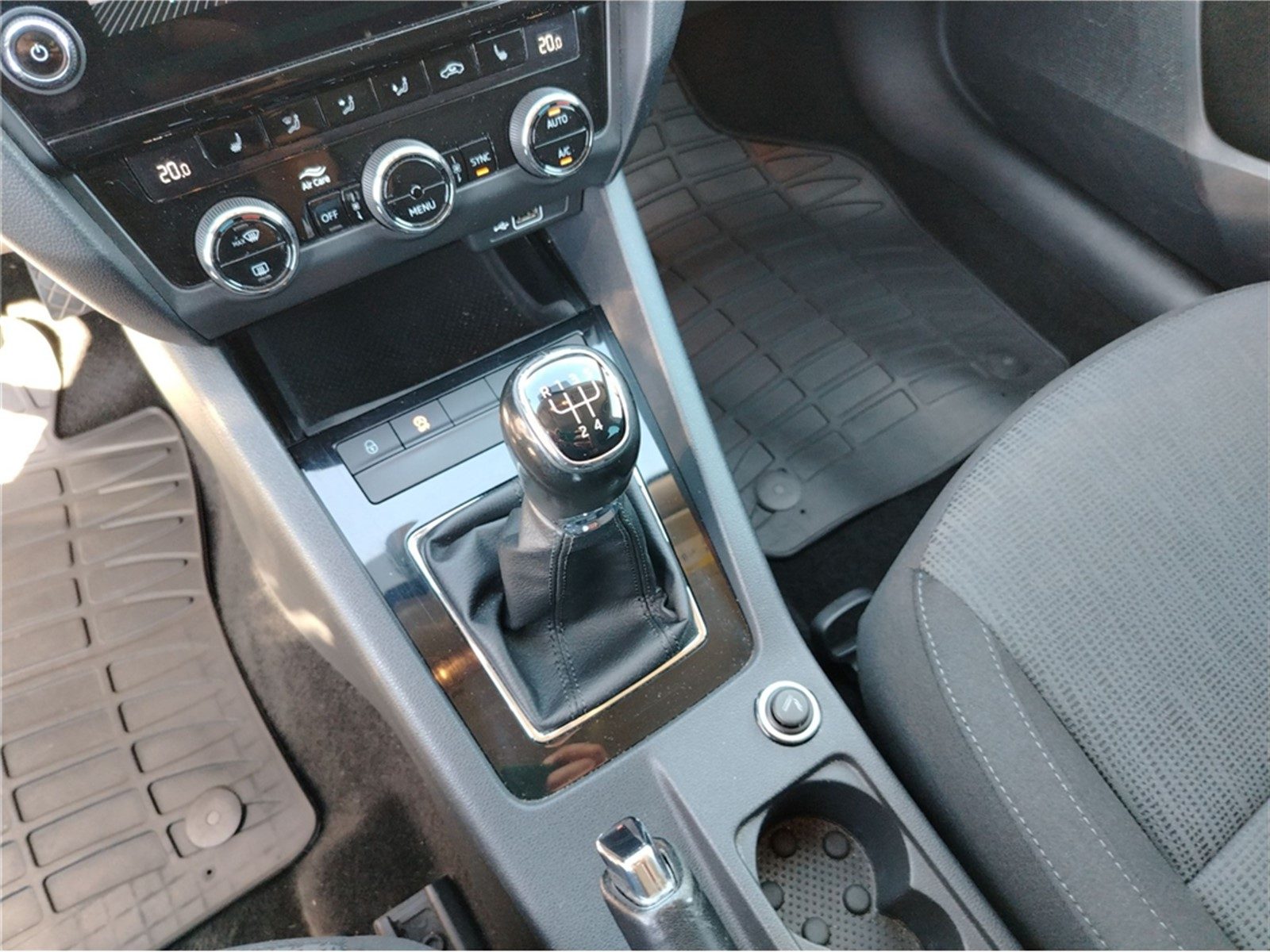 2019 Škoda Octavia Combi — fotografija 13