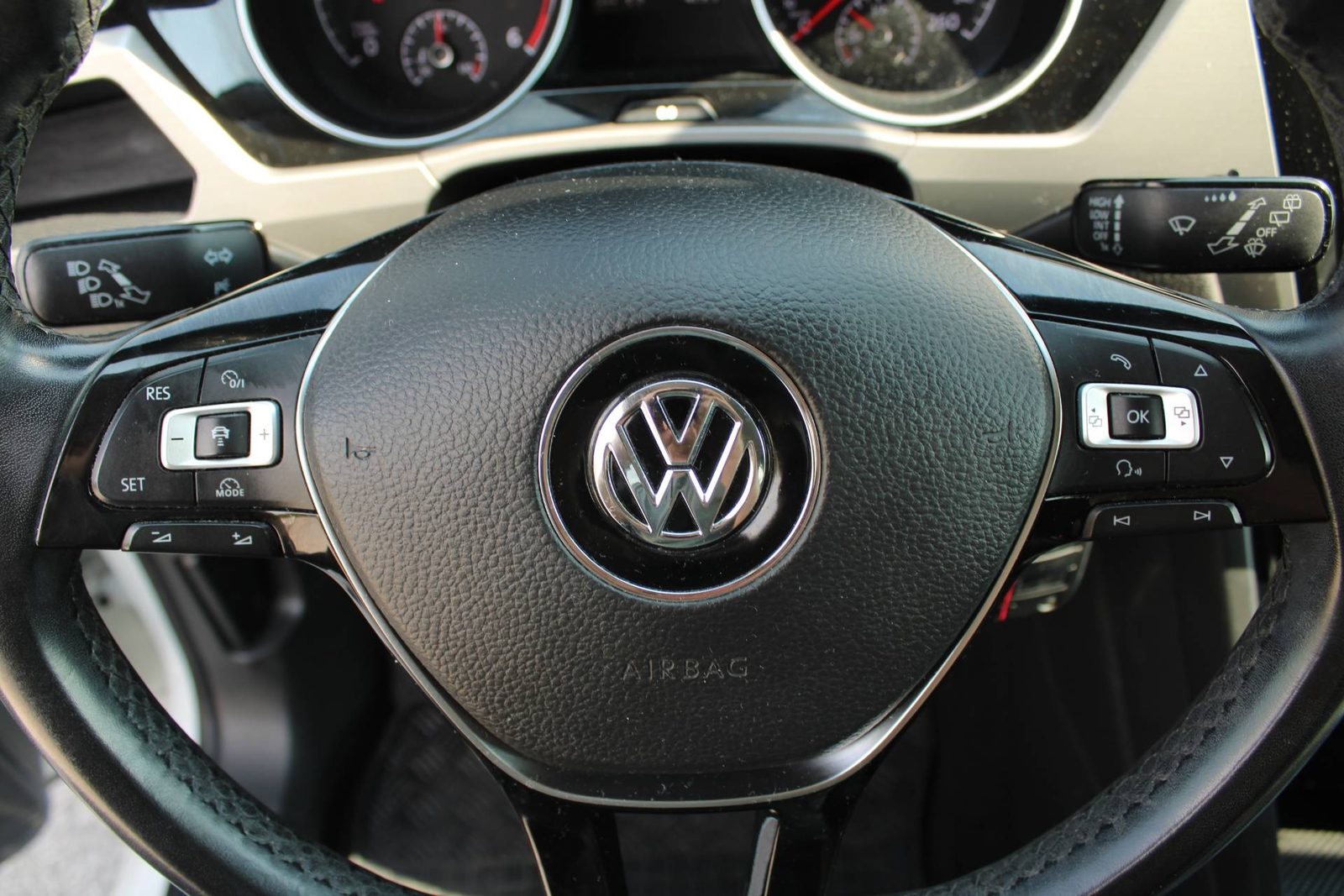 2016 Volkswagen Touran — fotografija 16