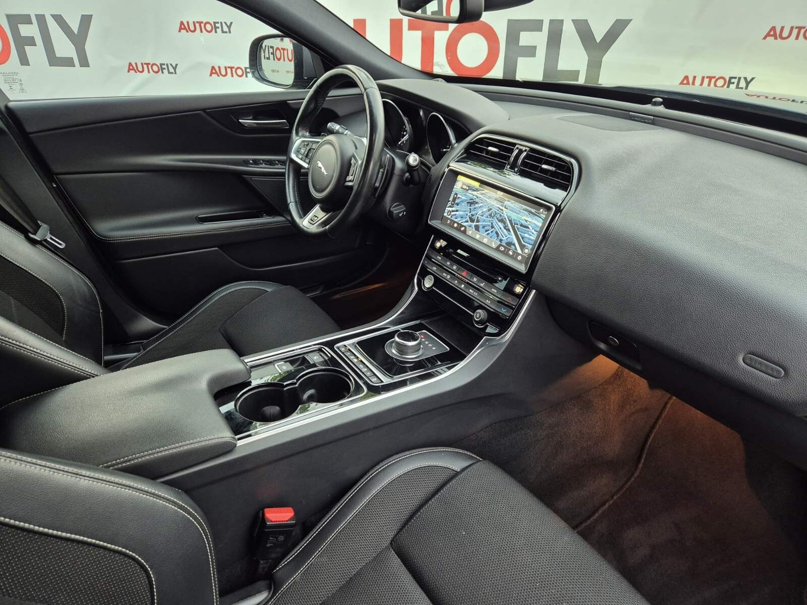 2017 Jaguar XE — fotografija 17