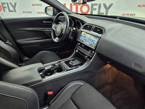 2017 Jaguar XE — sličica 17