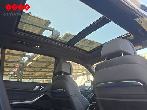 2022 BMW X7 — sličica 8