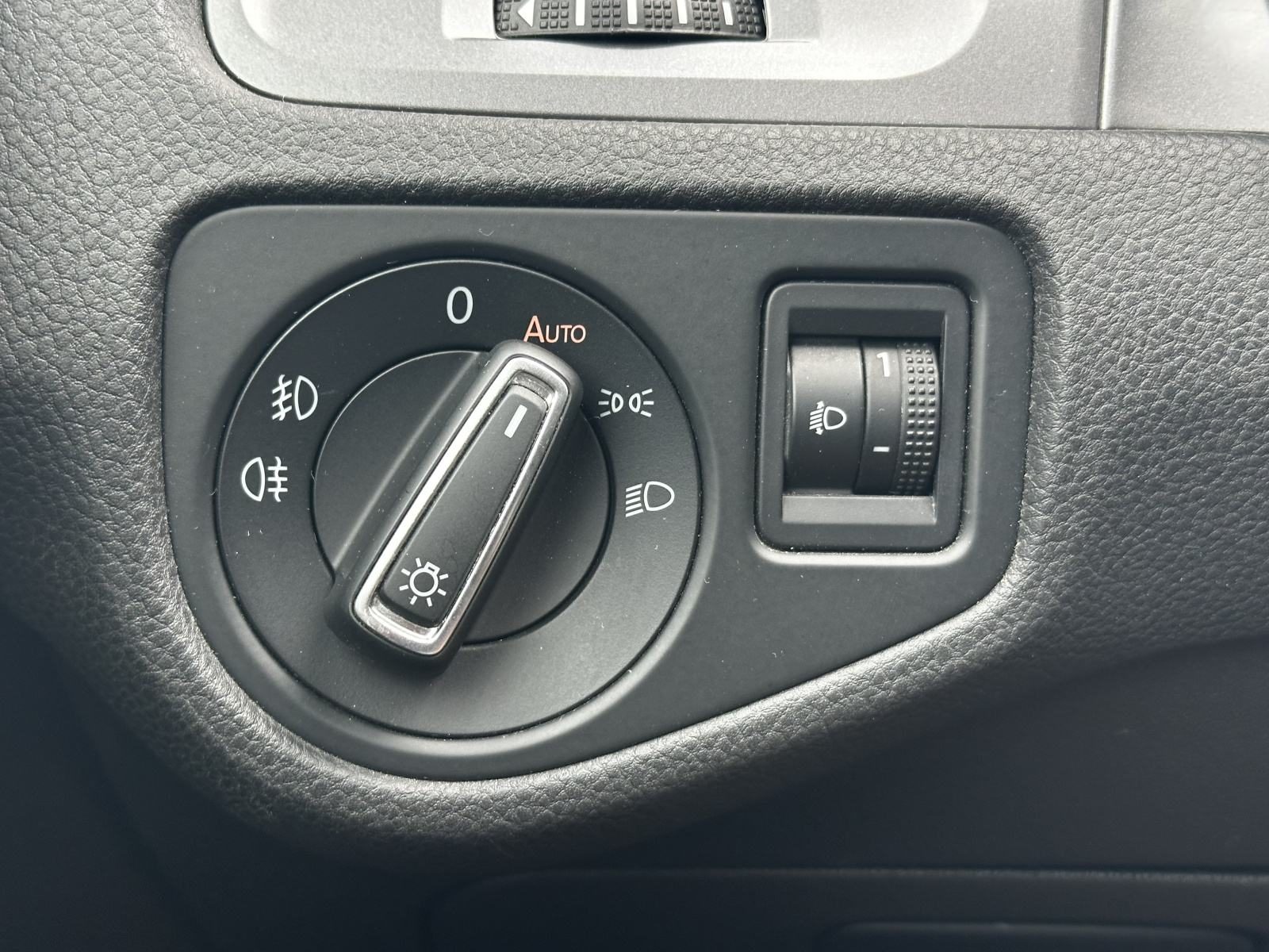 2016 Volkswagen Golf — fotografija 17