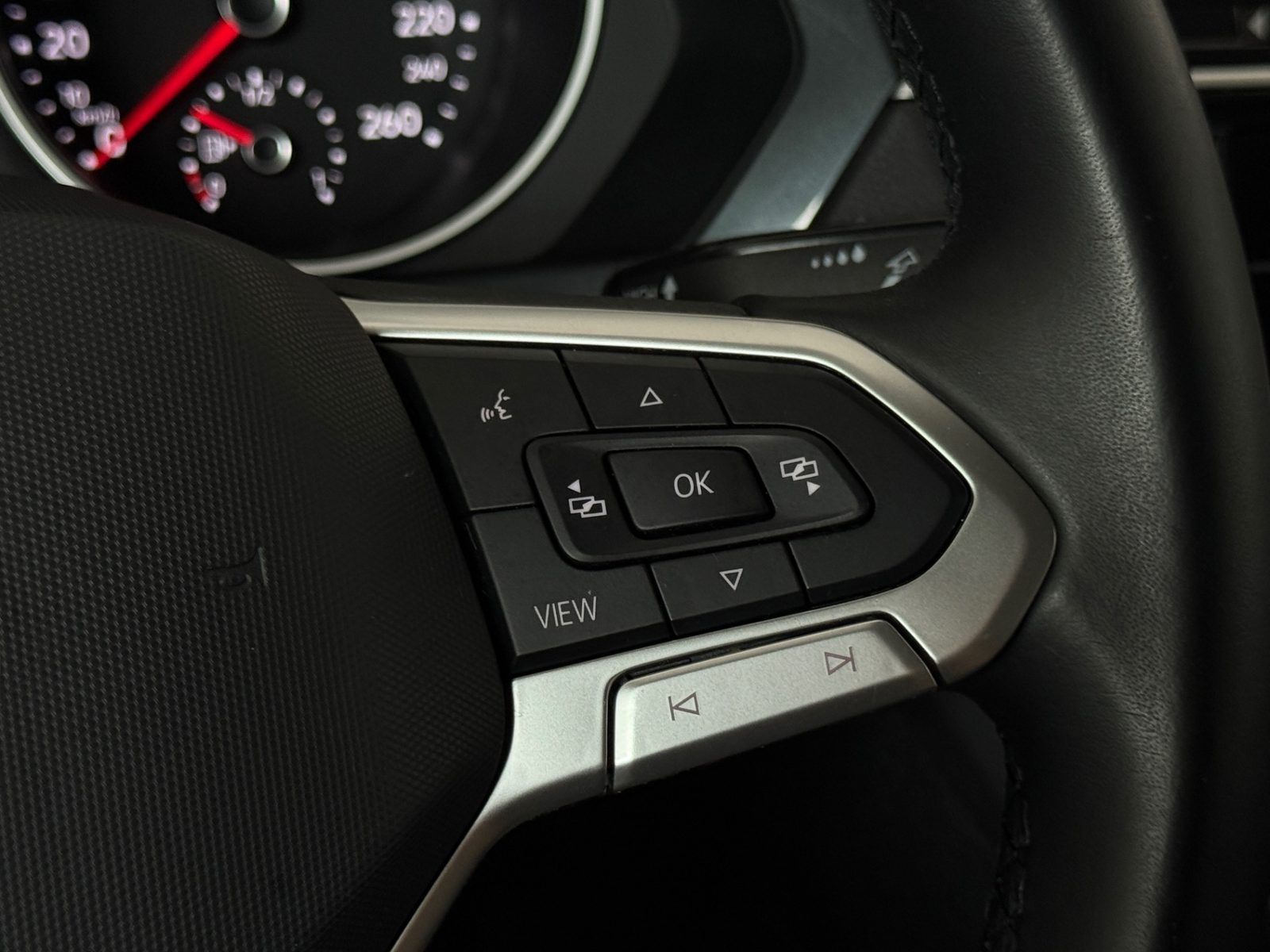 2021 Volkswagen Tiguan — fotografija 12