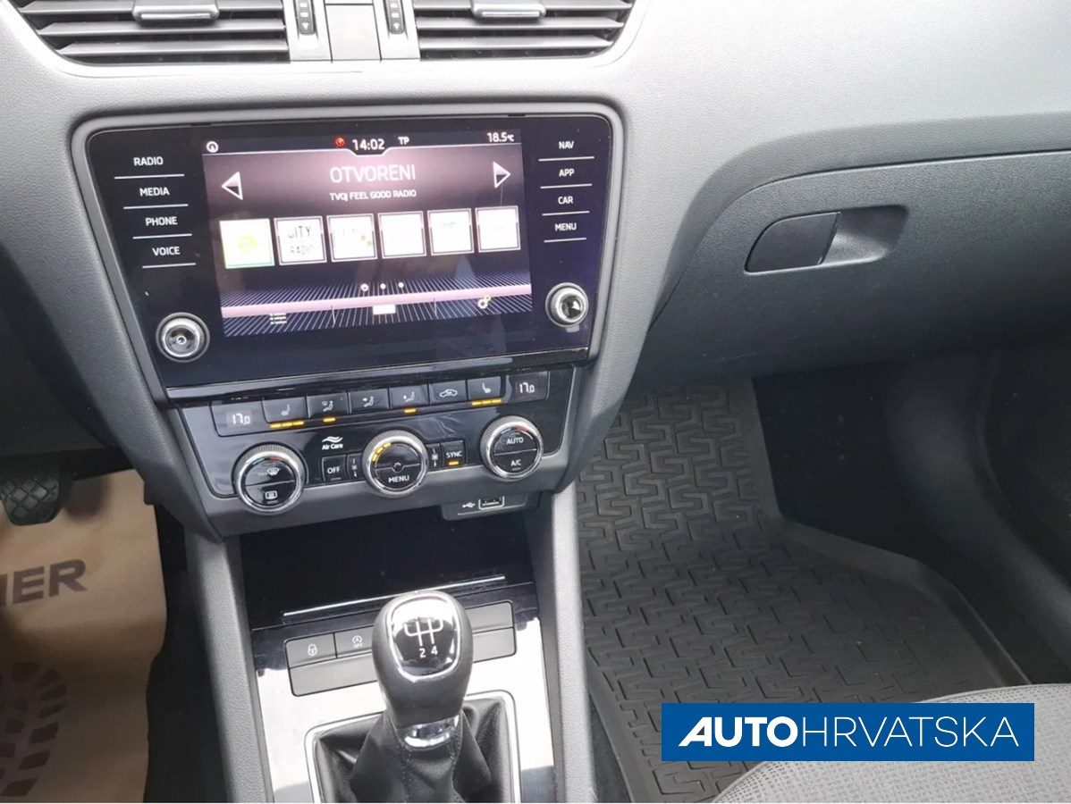 2019 Škoda Octavia Combi — fotografija 15