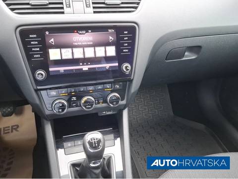 2019 Škoda Octavia Combi — sličica 15