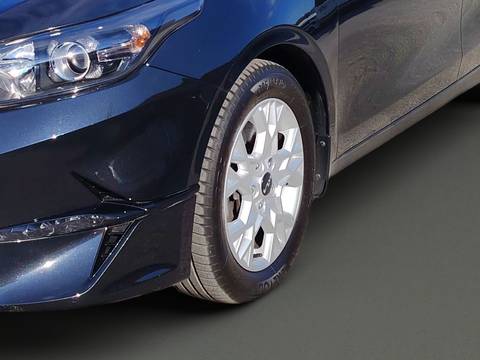 2023 Kia Ceed — sličica 11