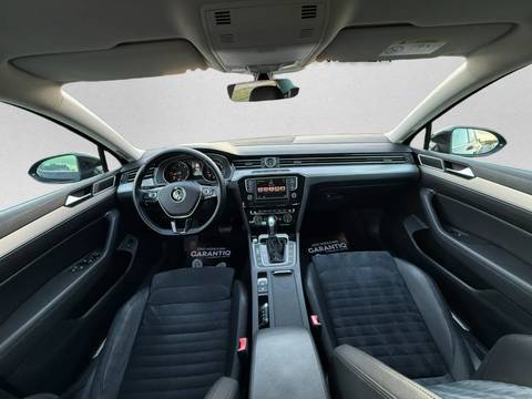 2017 Volkswagen Passat Highline — sličica 17