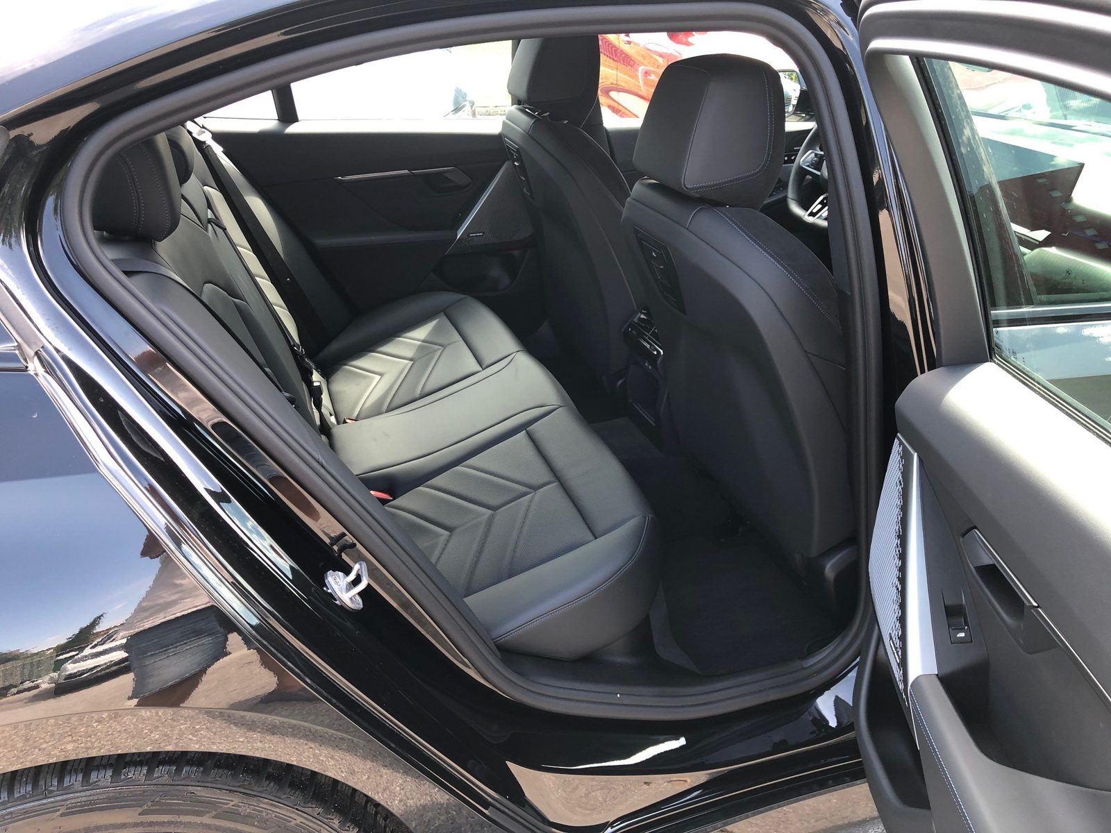 2025 BMW Serija 5 — fotografija 9