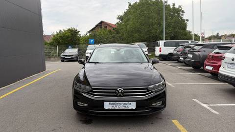2022 Volkswagen Passat — sličica 2