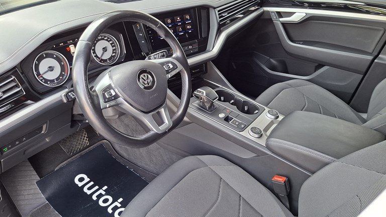 2018 Volkswagen Touareg — fotografija 5