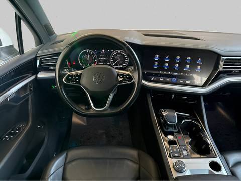 2021 Volkswagen Touareg — sličica 10