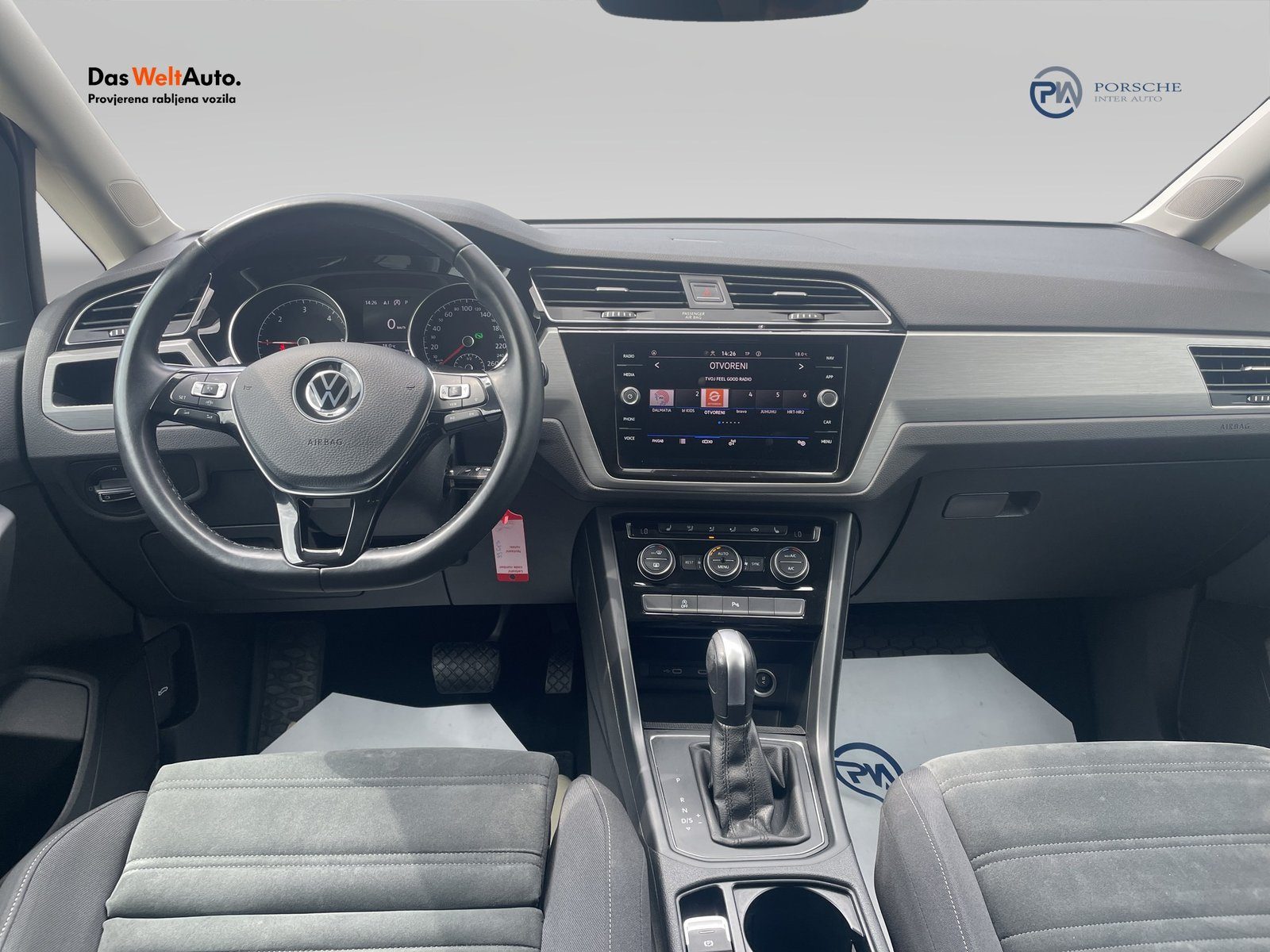 2022 Volkswagen Touran R-Line — fotografija 11