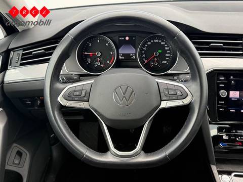 2021 Volkswagen Passat — sličica 9