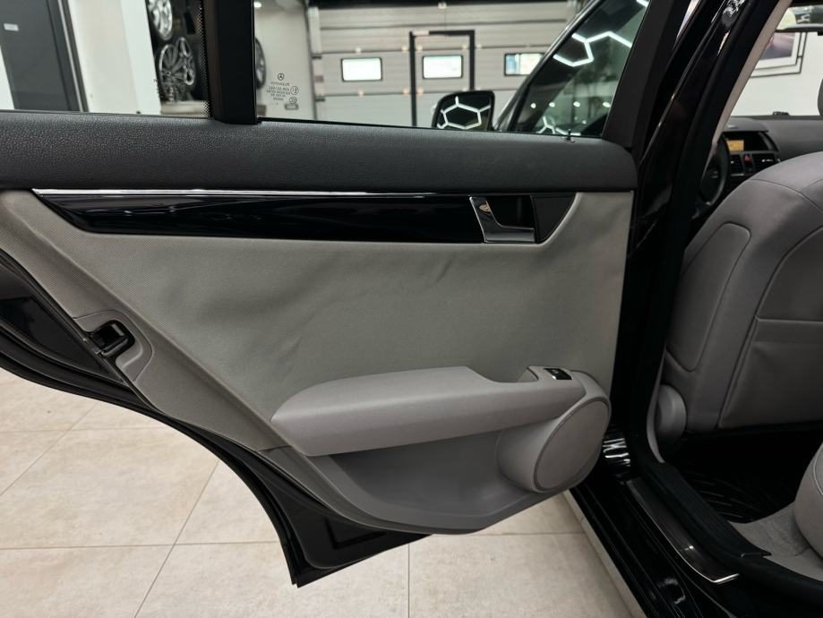 2007 Mercedes-Benz C-klasa — fotografija 14