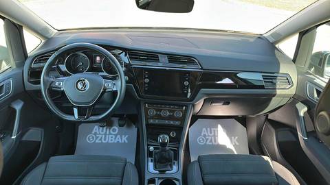 2022 Volkswagen Touran — sličica 11